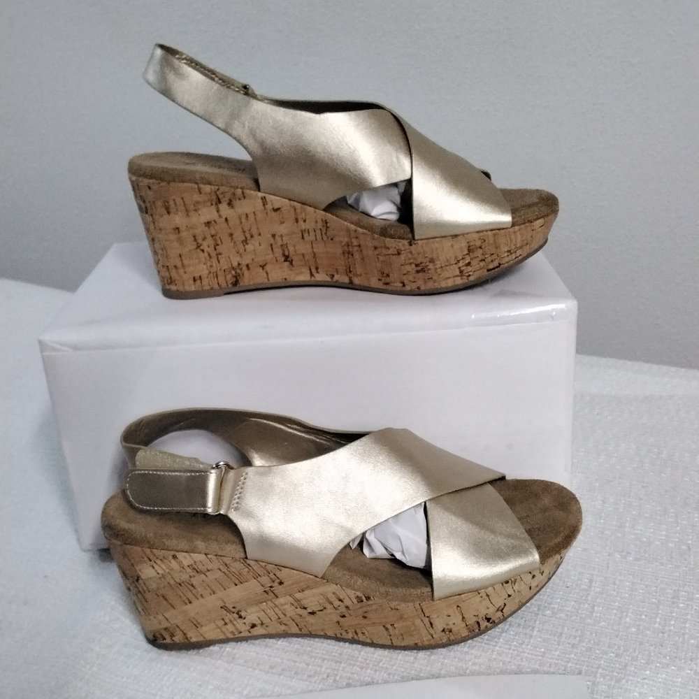 xappeal Platform Cork sandals Gold Size 7 Beach Summer Dressy Casual